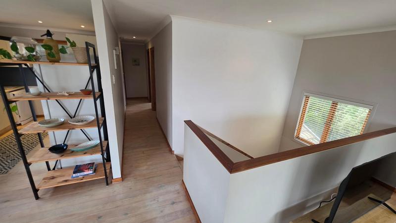 5 Bedroom Property for Sale in Glentana Western Cape